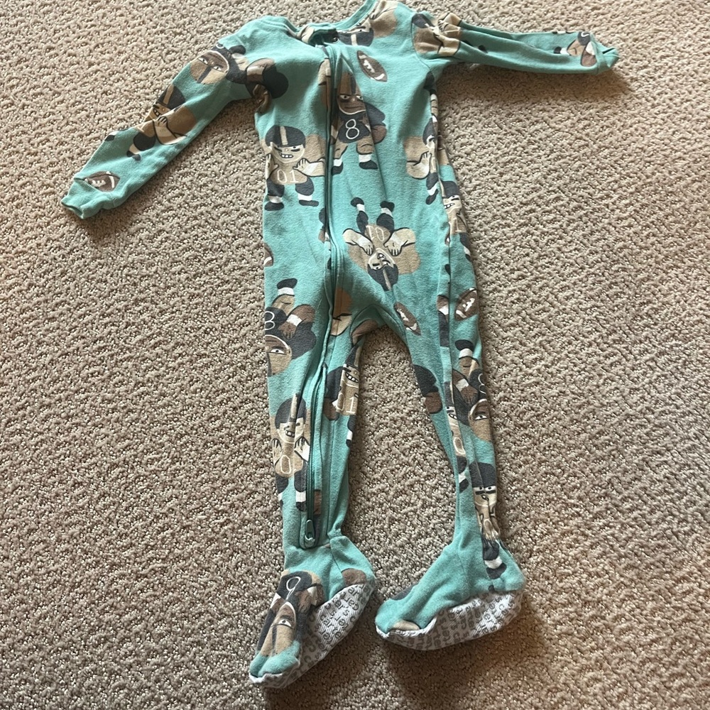 Carter's 18m football and snowman pjs